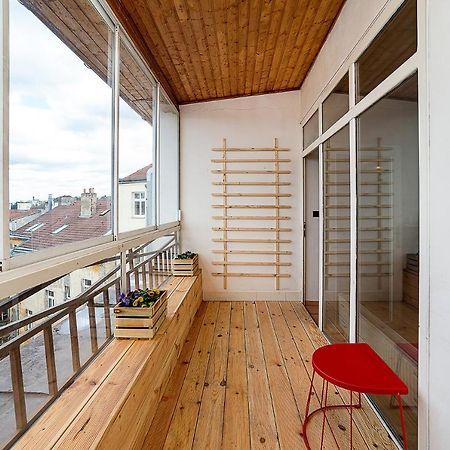 Big 4-Bedroom Flat, Terrace With Great Vitkov View براغ المظهر الخارجي الصورة