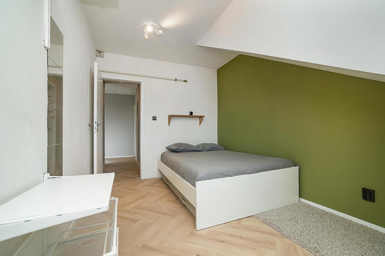 Big 4-Bedroom Flat, Terrace With Great Vitkov View براغ المظهر الخارجي الصورة