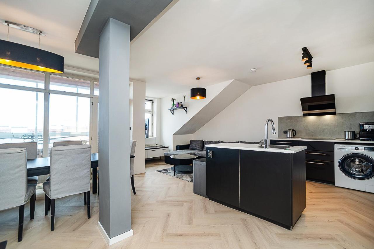 Big 4-Bedroom Flat, Terrace With Great Vitkov View براغ المظهر الخارجي الصورة