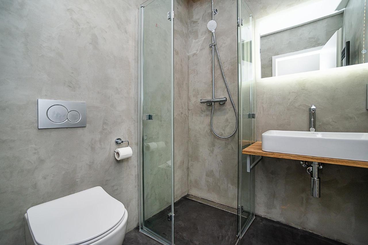 Big 4-Bedroom Flat, Terrace With Great Vitkov View براغ المظهر الخارجي الصورة