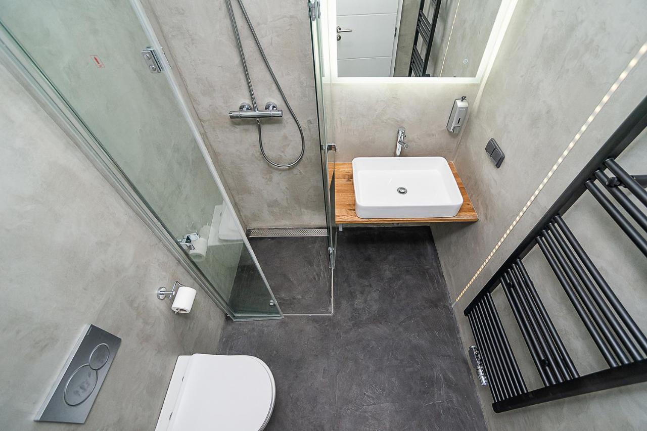 Big 4-Bedroom Flat, Terrace With Great Vitkov View براغ المظهر الخارجي الصورة